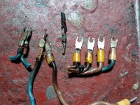 Gevolgen van slecht contact: Gaat beetje vonken, wordt warm, isolatie smelt, geleidend materiaal wordt hard, contact wordt nog slechter, en bij verder smeltende isolatie ook kans op kortsluiting